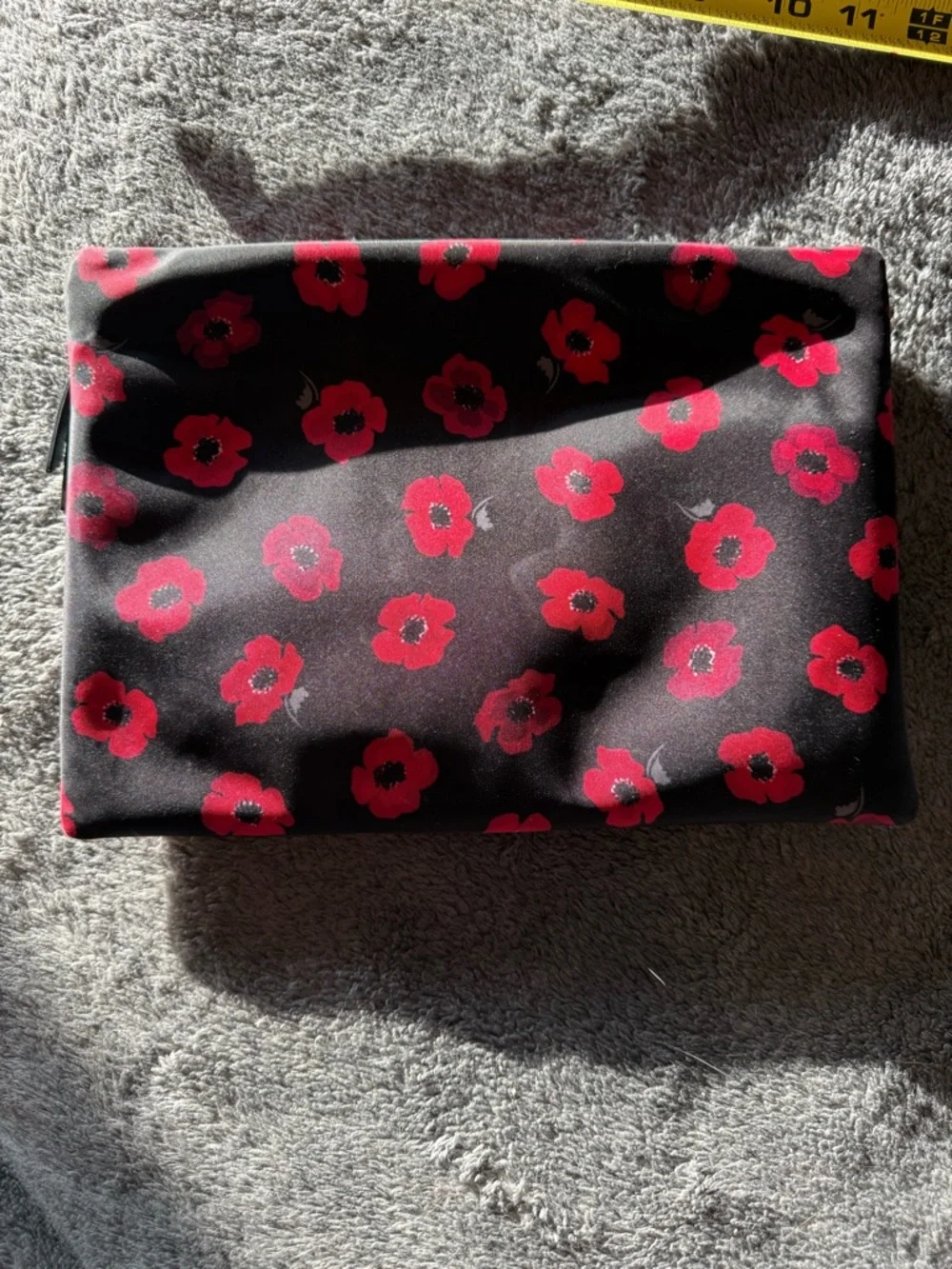 kate spade Wilson Road Mini Poppy black large Drewe pouch